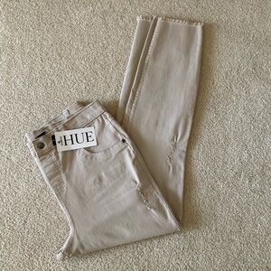 NWT HUE Pull-On Skimmer Khaki Jeans, Medium